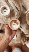 Cargar imagen en el visor de la galería, Vela de aromaterapia 🕯️ Autumn Vibes🍂✨envase artesanal
